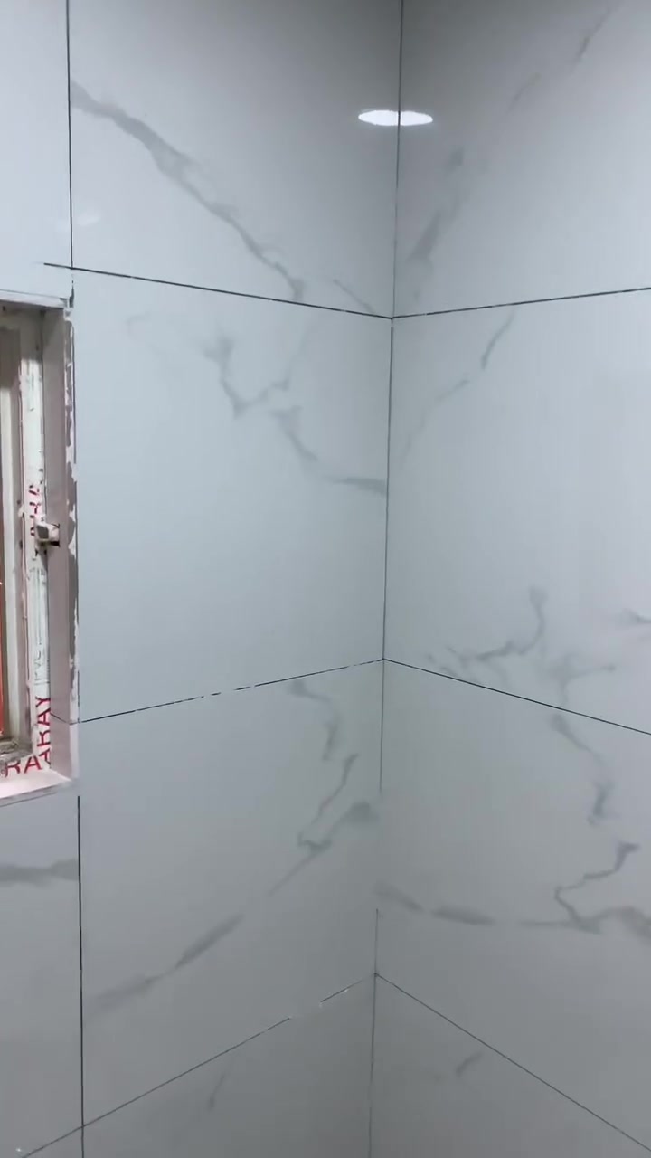 السلام عليكم كادر سيراميك درجه اولى +شغل هندسي والتزام بالواعيد واسعار مناسبه تتواصل ***********
