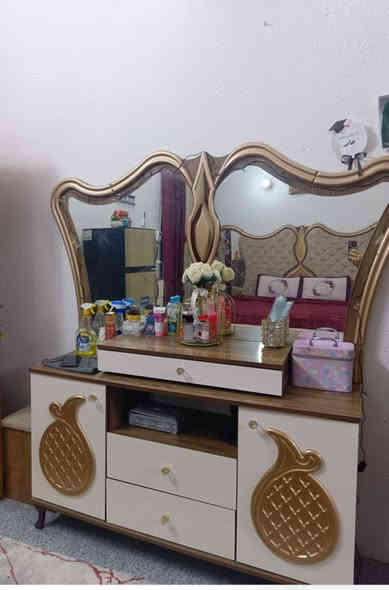 السلام عليكم غرفه تركيه للبيع 7 قطع السعر 950 وبيها مجال بسيط مكاني العماره للاستفسار لاتصال على رقم ***********
