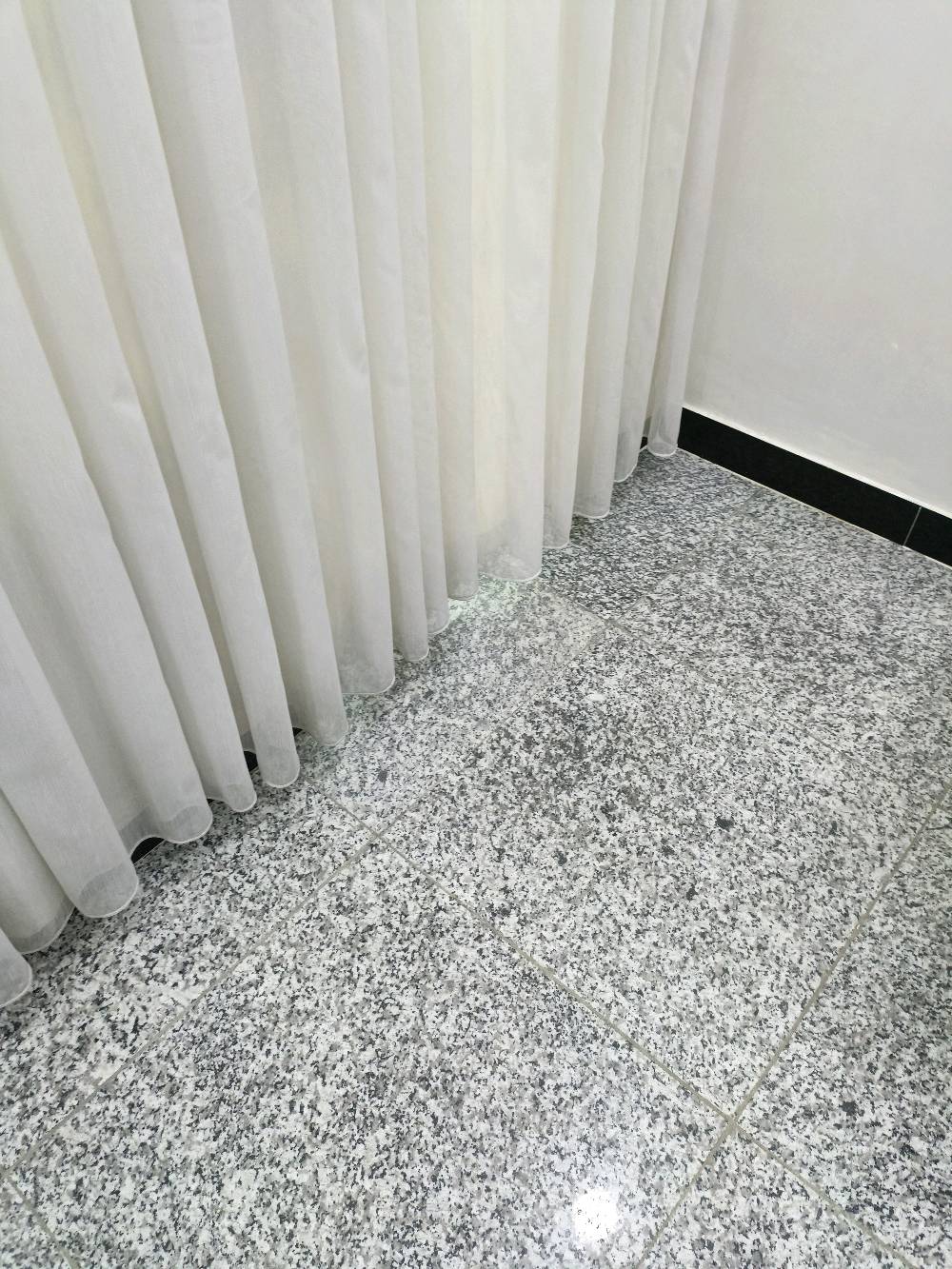 سلام عليكم مشتمل 50 متر واجهة 5 نزال 10بناء جديد درجة اولى ط1 استقبال مطبخ ترك صحيات ط2 غرفه كبيرة صحيات بيتونه كبيره مخزن وسطح حي اور ام الكبر شارع السمجه صفحة جامع الفردوس 