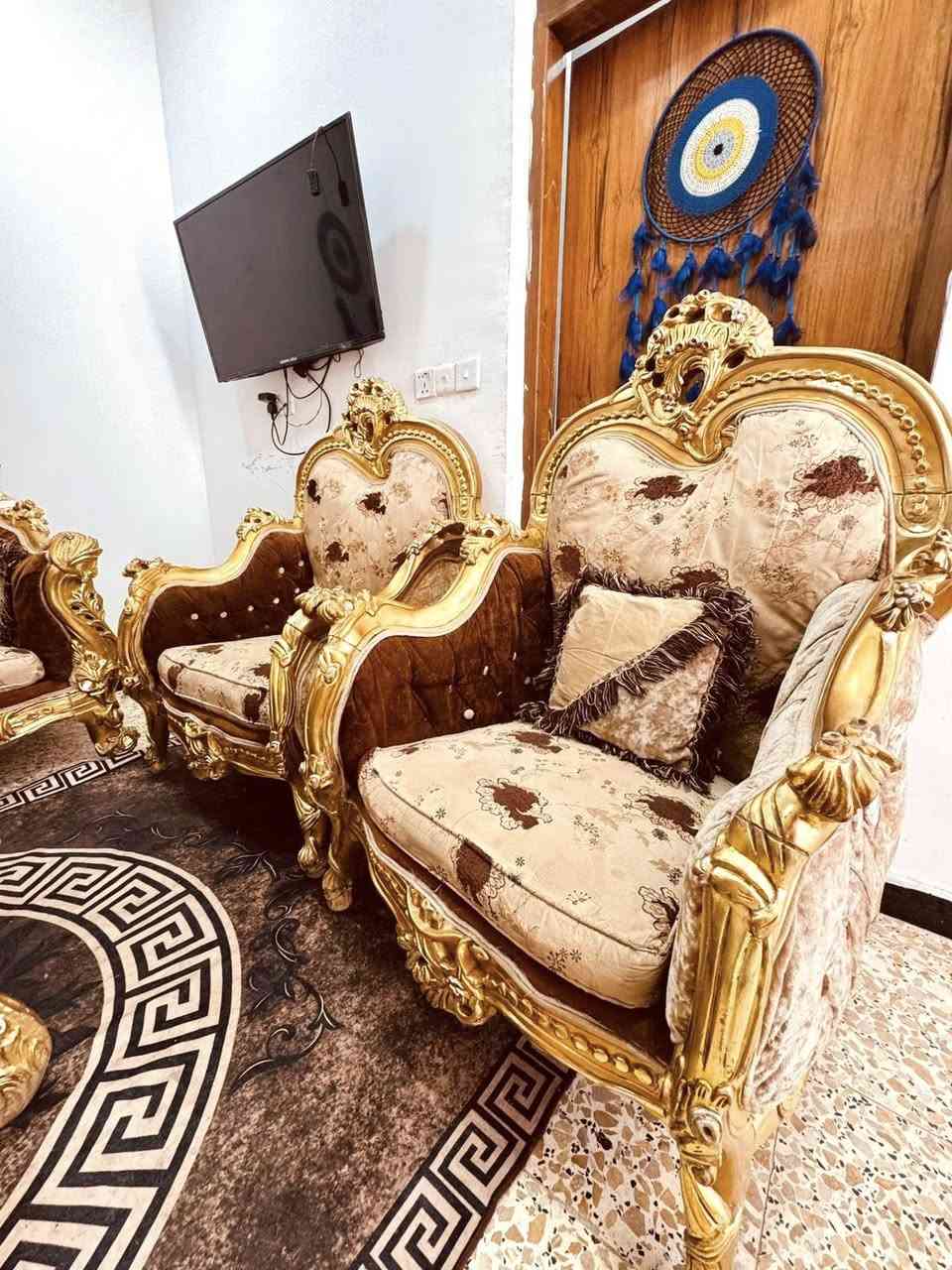 تخم زان مصري دمياطي 10 مقاعد 
مع طبله وسطيه مرمر 
مكانه الحريه 
للتواصل ***********
