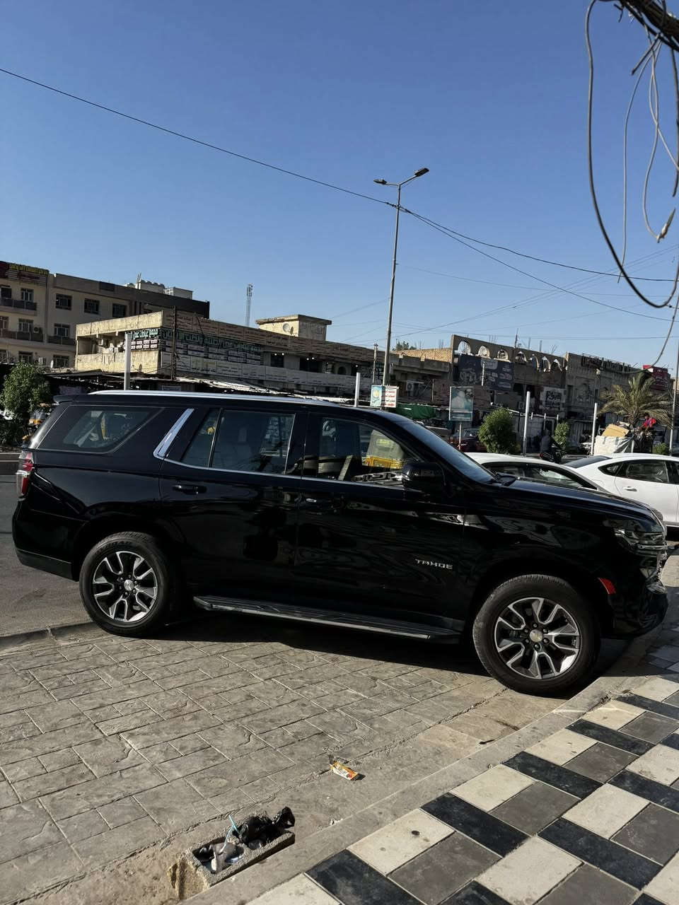 السلام عليكم
تاهو موديل 2021 خليجي فول مواصفات LT 
المواصفات 
بصمة 
بانوراما 
5 كاميرات 
شاحن وايرلس
رادارات امامية وجانبية
كراسي كهرباء الامامي والخلفيات 
كشنات جلد 
زجاج خلفي كهرباء
انارة داخلية LED اشاير مري
وبعد بيها هواي تفاصيل
السيارة كفالة من الصبغ فقط بارد كد شبر يم قبق البانزين وبيها رصعة بالجاملغ الامامي الايمن والسونار موجود وكلشي واضح
كير مكينة كفالة 
صدر تخم تاير بالباكيت 
دهن قبل اسبوعين بدلتة 
السيارة كاملة وجاهزة وخير من الله
سعرها 405 وبيها مجال بسيط كلش
مكاني بغداد الشعب سوق شلال
***********
