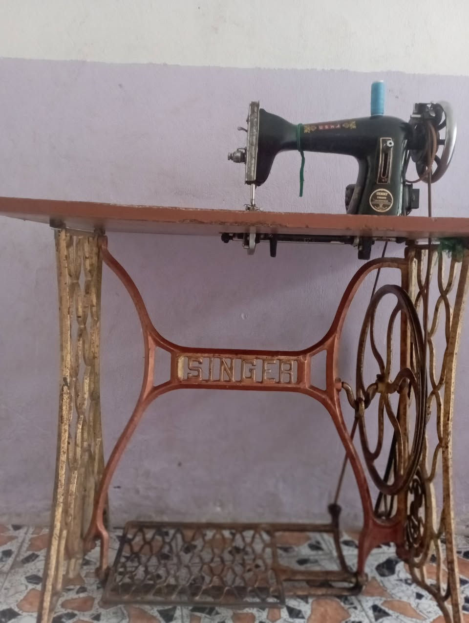 مكينه للبيع نوع فراشه رجل ومطور سعر 100 وبيه مجال ***********
