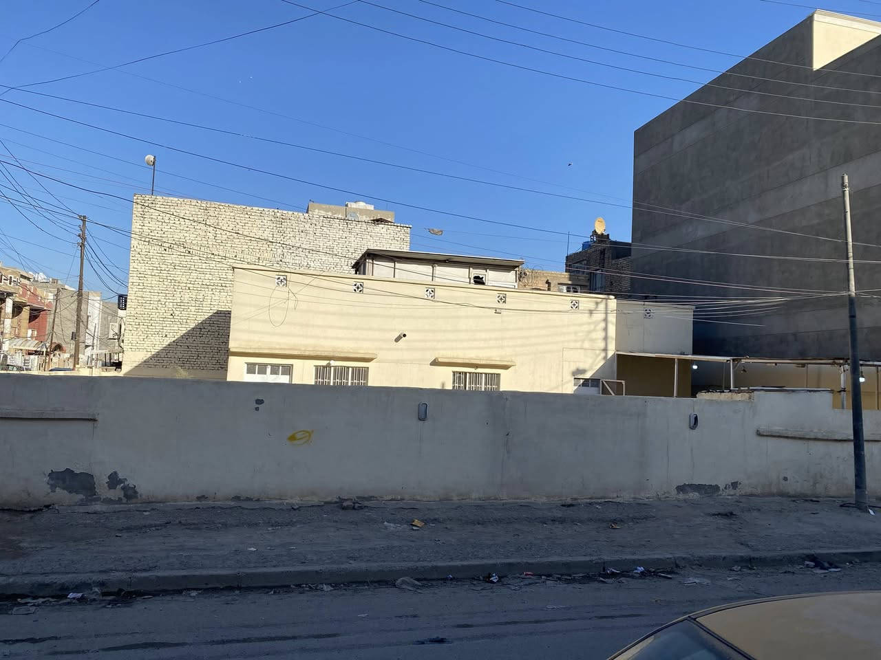 بيت للبيع مساحة ٣٠٠ ركن على خدمي القنات قرب جامع الرسول حسب التقطيع الاتصال على هذا الرقم ***********
