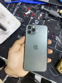 آيفون ١١برو للبيع ذكره64  بطاريه100  شاشه امبدله   سعر160 07782096833