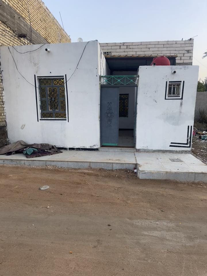 للبيع 60 متر سند 25 علوه الفحل شارع فائق المضمد
غرفة واستقبال ومطبخ 
ابيعه هوه ومحتوياته الكاونتر وكلشي 
ب22 وبي مجال
***********
