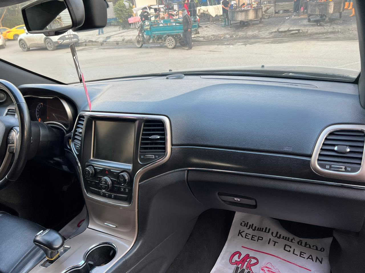 السلام عليكم 
جيب 2015 وارد امريكي 
السياره فول لمتد
المحرك المرغوب 
بنوراما 
جلد 
شاشة كبيره 
كشنات تدفئة +تبريد 
صندوق كهربائي 
تخم تاير 
محرك كير كفالة 
صدر جديد 
باتري جديد 
السياره بيهة تبديل قطعه وحدة 
3 قطع صبغ
رقم بغداد الجديد باسمي 
السعر 180$
المكان بغداد
للاستفسار
***********
