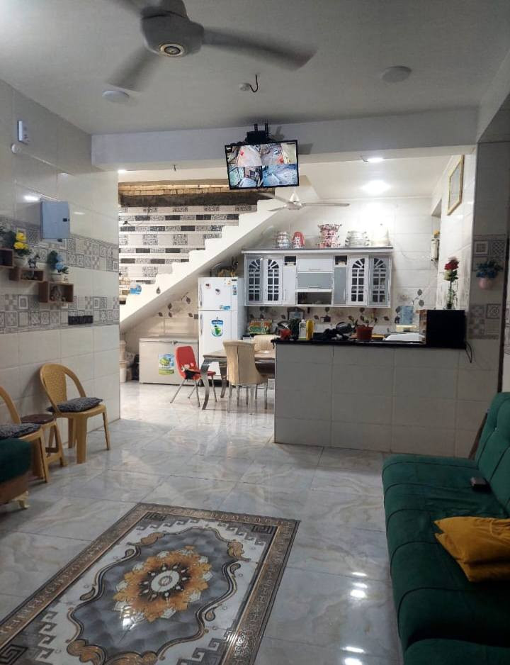 بيع مستعجل🔥تم تنزيل السعر بيت في كربلاء حي الحر الثوره🌲 خلف اسواق فائز جهة السريع مساحة🌲172م طابو صرف البيت جديد طابقين🏘 الثاني هيكل والاول كامل حاليا غرفتين مع ملحقاتة🏡 بناء درجه اولى السعر مناسب جدا 230 للاستفسار ***********🌲***********
