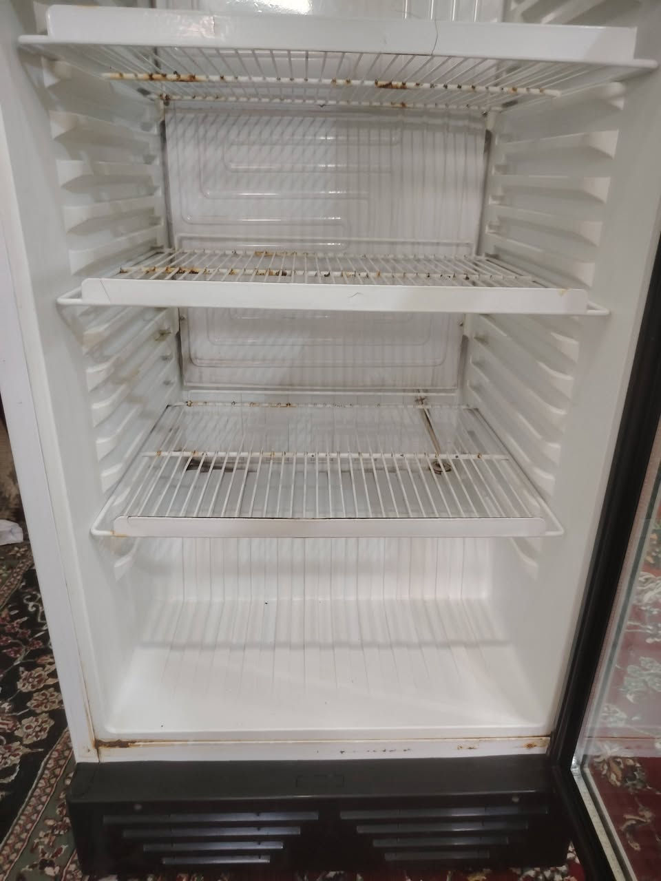 السلام عليكم عارضه للبيع مستعمل استعمال قليل وجديد كلش وتبريده ثلج وما داخل تصليح ابد نوعيته تركي اصلي دبل باب سعره 350 وبي مجال للشراي رقم التواصل وهم بي واتساب ***********
