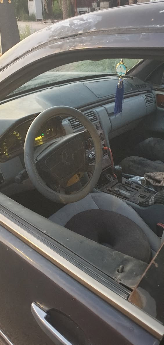 مارسيس ام اعيون كير محرك تاير باتري حدادية كلهم جدد محرك ٣٠٠٠ فيشة وبطل مناقصهة غير صبغتهة وتلحيضات بسيطة ترايك للموصل تدفئة تبريد *********** عادي امراوس حسب القناعة راعيهة جاري كربلاء, العراق
