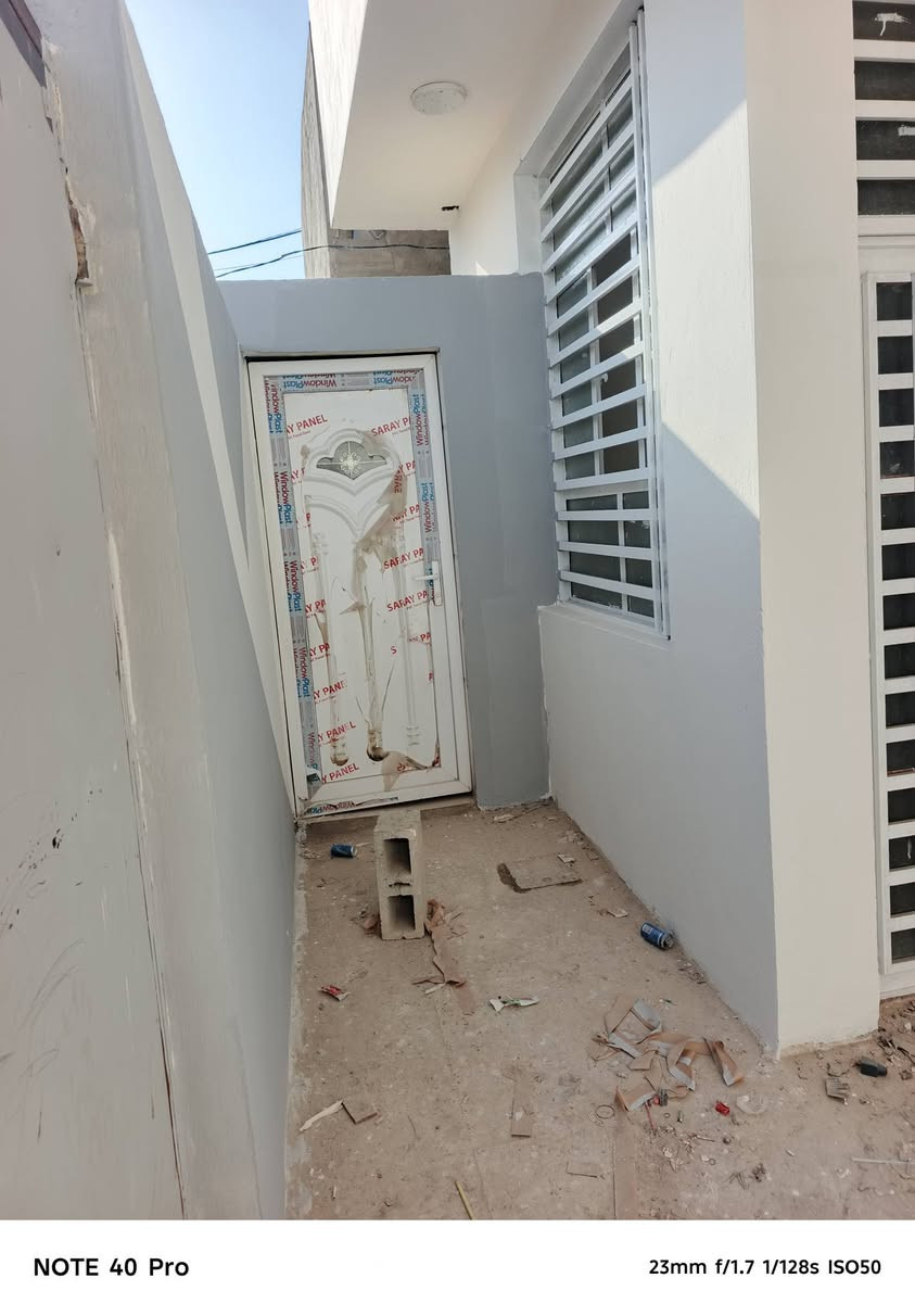 سلام عليكم.. بيت 100متر طابو زراعي سند 25مشمول بلتطويب تبليط اباب البيت بناء طابوك نهروان شغل درجة أولى كهرباء صوبين ماء صوبين خدمات فول ...... تفاصيل... غرفه صاله مطبخ استقبل تخاريج داخليه وخارجيه يبعد عن الشارع المطار القديم 100متر..... اتصال ***********/. . . . ***********
مراجعة المكتب #مكتب بركات الزهراء مقابل صدليه الألفة 

السعر.  .. 42وبيه مجال حق الجيه
