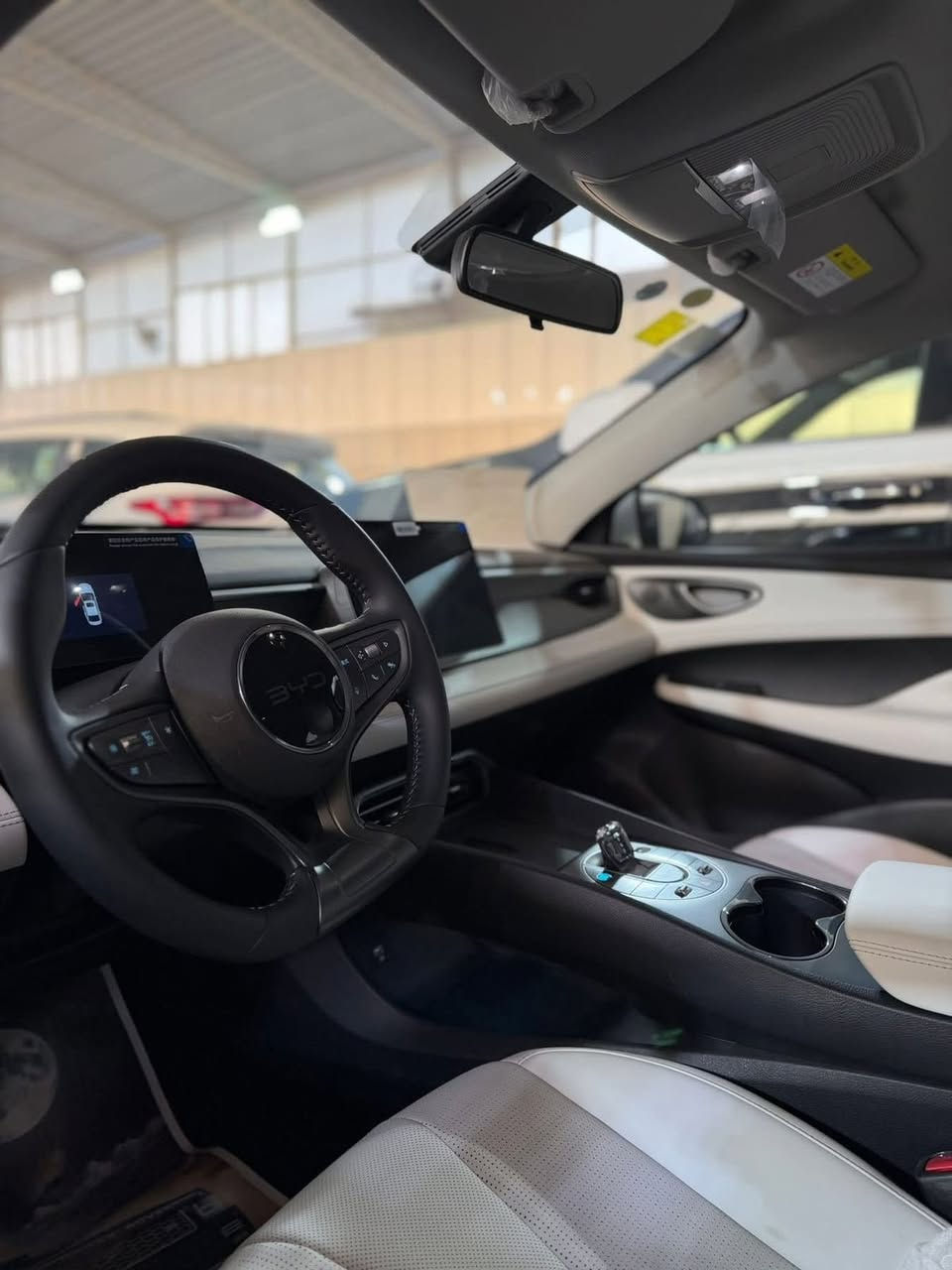 – BYD Seal 5  2025

✅ المواصفات :
🔹 ماشية : 3000 كيلو 
🔹 المحرك: 1500 سي سي Plug-in Hybrid
🔹 رقم بغداد مميز
✔️ كاميرا خلفية
✔️ حساسات خلفية
✔️ مكيف أوتوماتيك
✔️ شاشة وسطية
مقاعد جلد
✔️ ويل كاب أسود
✔️ نظام فرامل ABS
✔️ نظام الثبات الإلكتروني (ESP)
✔️ وسائد هوائية
✔️ نظام مانع الانزلاق

مكان سيارة بغداد السيدية
الاستفسار ***********
السعر 20.400.000 دينار عراقي بيها مجال بسيط
