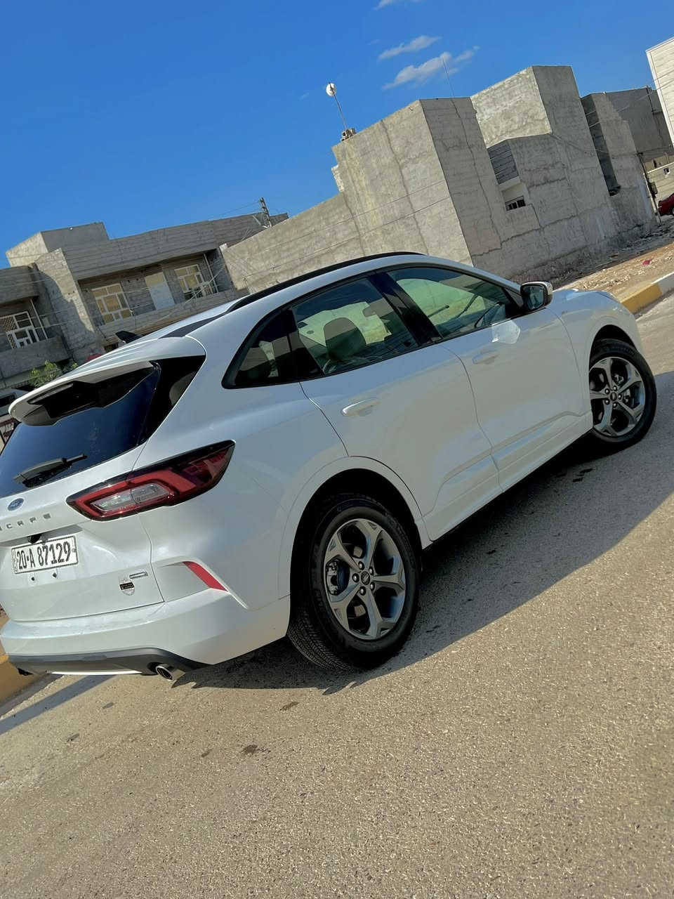 سلام عليكم للبيع فورد اسكيب موديل ٢٠٢٣ ماشيه ١٨ مكينه ٢٥٠٠هايبرد سياره فول مواصفات ماعدا الفتحه مكاني ديالى بيها قطعه وحده فقط باب السايق الاستفسار على اللرقم ***********
