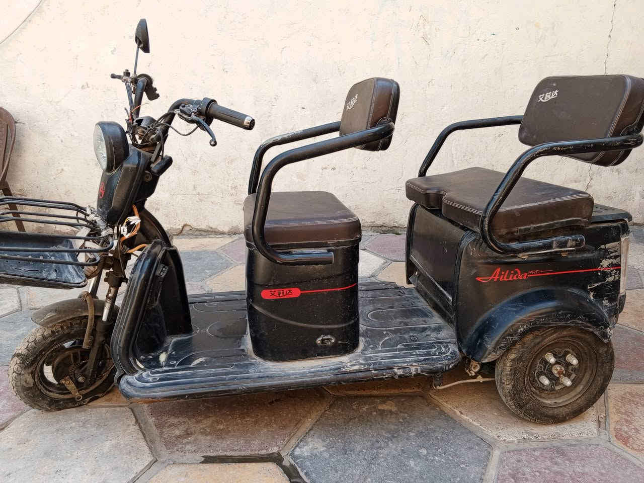 السلام عليكم دراجه شحن 3 تايارت للبيع شغاله مابيه شي كهربائيات شغاله مكاني بغداد الدورة ***********
