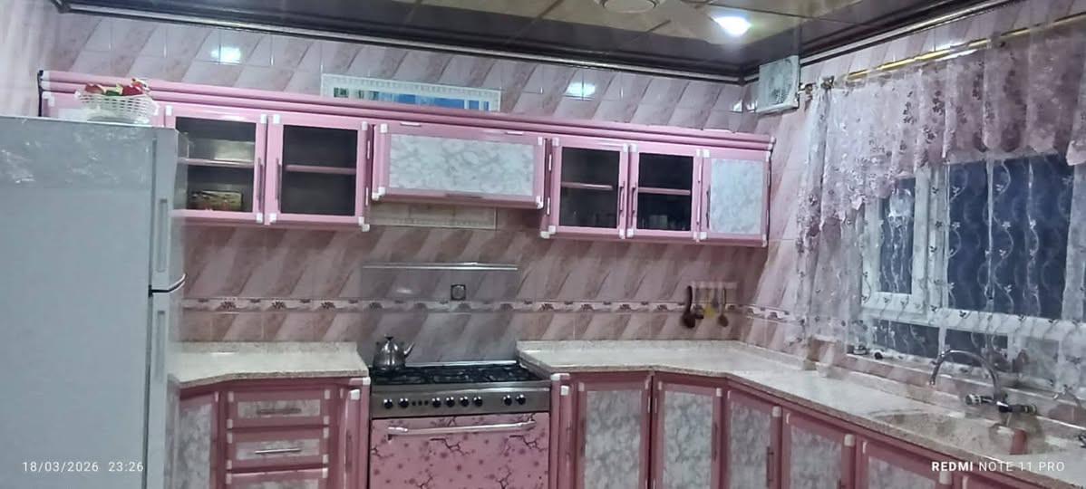 للبيع مطبخي الجديد باللون الوردي والأبيض، شرايكم بالديكور شغل درجة اولى 💖✨ أحببت تفاصيله  اتصال عن الإستفسار ع *********** ❤️ ***********
 🏡 رأيكم يهمني. 😊
