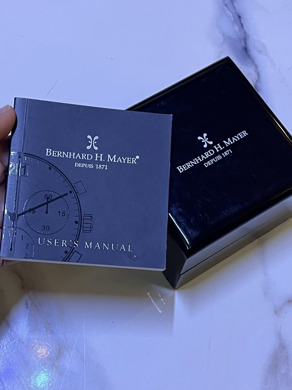 للبيع ساعة BH Mayer أصلية سويسري
بأسمي موجود بالكارت ماخذها من الامارات 
 للاستفسار 
***********
