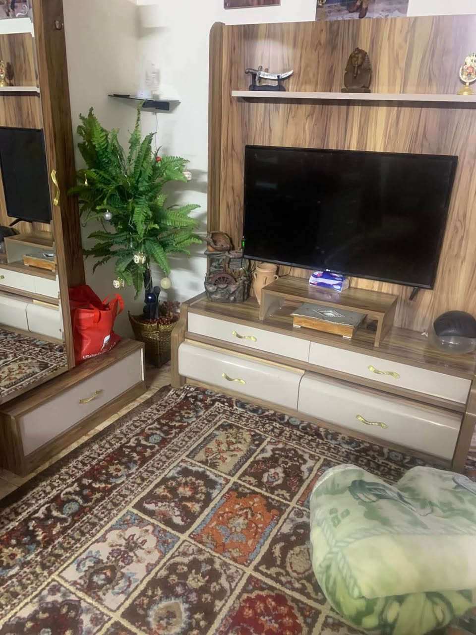 غرفه مستعمله كامله للبيع  كل غراضهه واضرارهه موجوده بل صور
للاستفسار واتساب ***********

