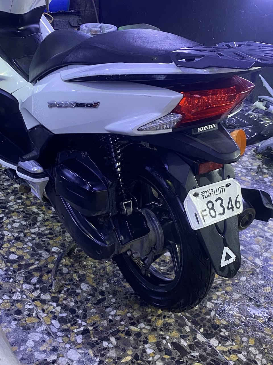 سلام عليكم
دراجه PCX  جيل ثاني ياباني معروضه للبيع 

مكينه150
.ماشيه 77
سعر 12ونص وبيه مجال حك جيتك  
العوان حي اور 
للاستفسار الاتصال على الرقم ***********
