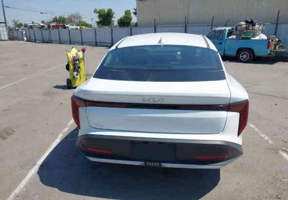 سلام عليكم متاح سيارة كي 4 ابيع على وضعها الضرر كماموضح بالصور السيارة حلوة ونضيفة كلش مثل ليرة السيارة واصلة بغداد سعرها 148سيارة موديل 2025 
***********
