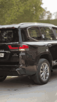 لاندكروزر للبيع  2024 مواصفات vx
VX Limited من  الفئات المتاحة في طراز 2024. 

محرك V6 بقوة وسعة حوالي 4000 سي سي. 

ناقل حركة أوتوماتيكي. 

ستة أسطوانات والأداء يُناسب الاستخدامات العادية والطرق الوعرة.

سبعة راكب
جلد لون اسود و ماروني الميز

كامرات 360
مثبت سرعة
شاشات خلفية
للاستفسار الاتصال على

كلين تايتل
لون اسود

***********
