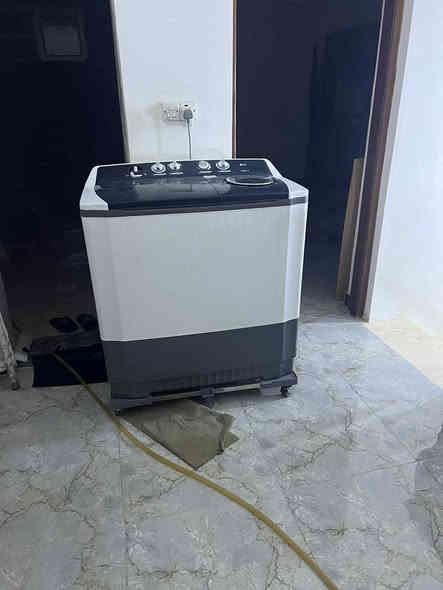 السلام عليكم 
بيت مساحه 70 متر مربع الشعله قطاع السادس الغربي خلف سكلة حيدر التميمي منطقه معزوله من اربع شوارع ومبلطه مقرنص البيت في الفرع الثالث 
منطقه راقيه 
غرف كبار والبيت متعوب عليه بناء درجة اولى يتكون من استقبال ومطبخ وغرفه وحمام والطابق الثاني غرفه وحمام وهول صغير وسطحين وفوك ع السطح الثاني مخزن البيت بناء درجة اولى مواد بناء مضبوطه سيراميك كاشي 
الرقم/ ***********
السعر: 85
