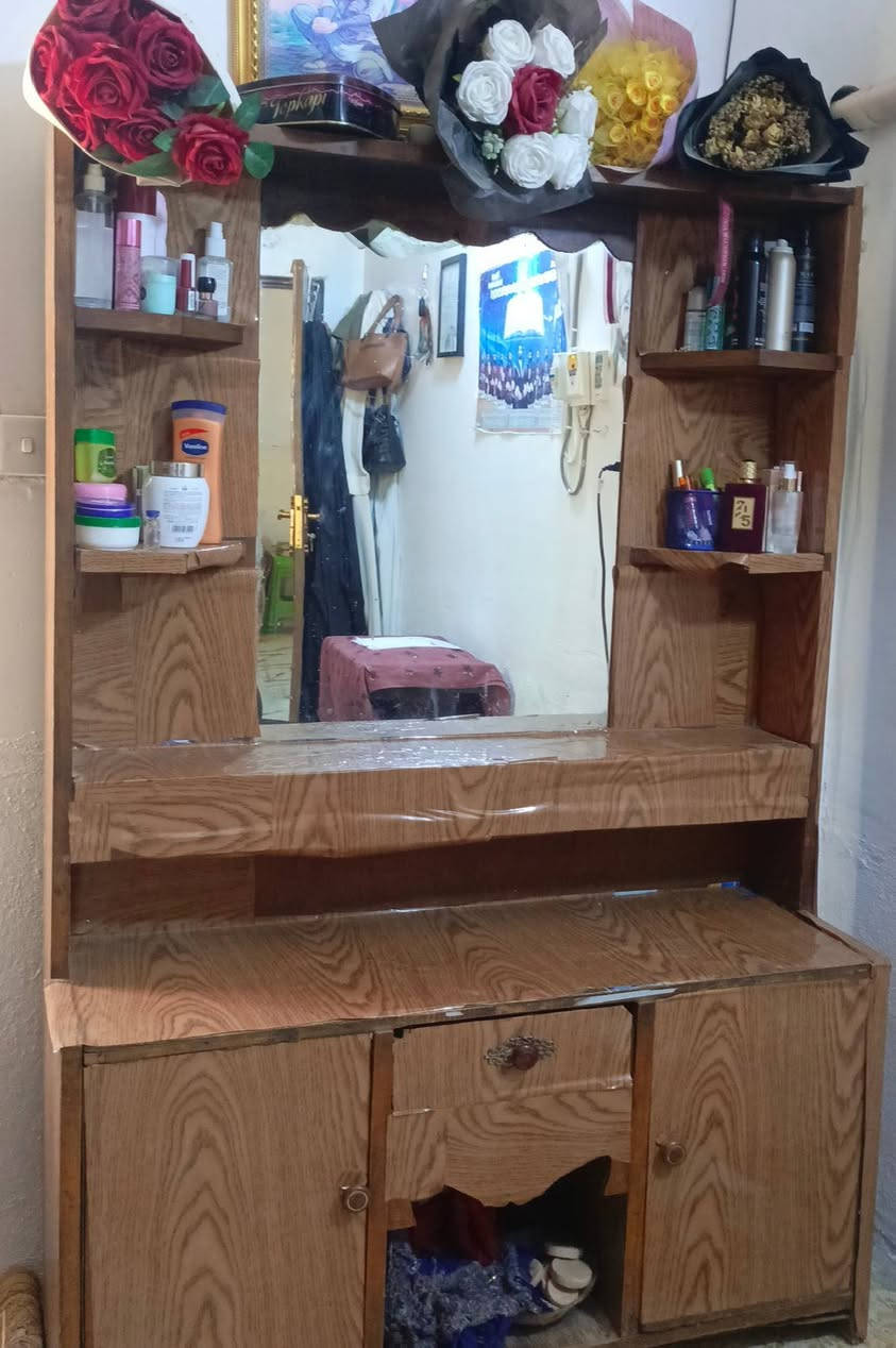 كنتور خمس باب مع زاويه وميز تواليت وكومدي للبيع تزكام
سعر ٣٥٠ عنوان بابل قرب صدر دغاره
التواصل ***********

