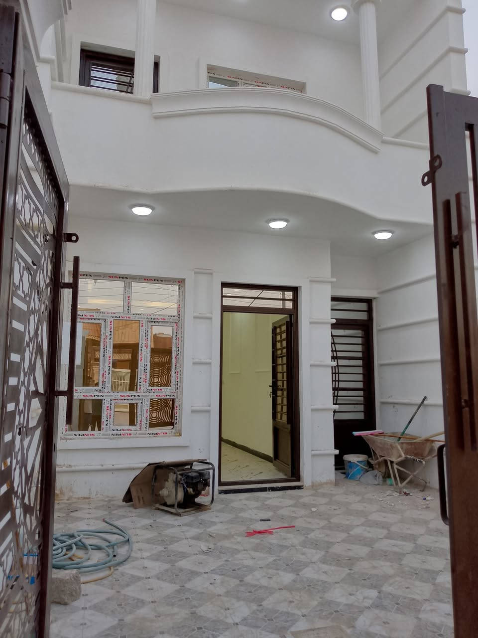 دار للبيع مساحه 150 الواجهيه 5والنزال 30 طابقين ثلاث غرف نوم شارع 20 القادسيه قطعه 500 السعر 115
***********
***********
