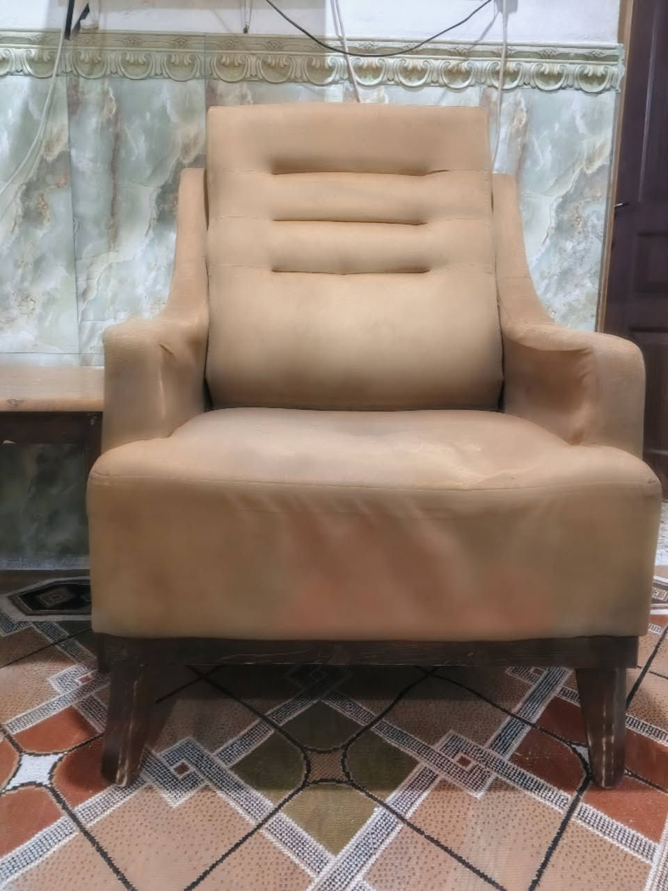 السلام عليكم 
طخم قنفات مستعمل ونظيف يتكون من:
-قنفتين "2" كبيرتين قابلات للاتساع والفتح يمكن ان تصبح سرير (قنفة-سرير) ميكانيكة السرير شغالة والقنفات بحالة جيدة
-4 مقاعد 

السعر: 350 وبيها مجال


**إذا كنت صاحب هذا الإعلان وتريد حذفه لأي سبب، رجاءا أرسل رسالة إلى الدعم الفني**