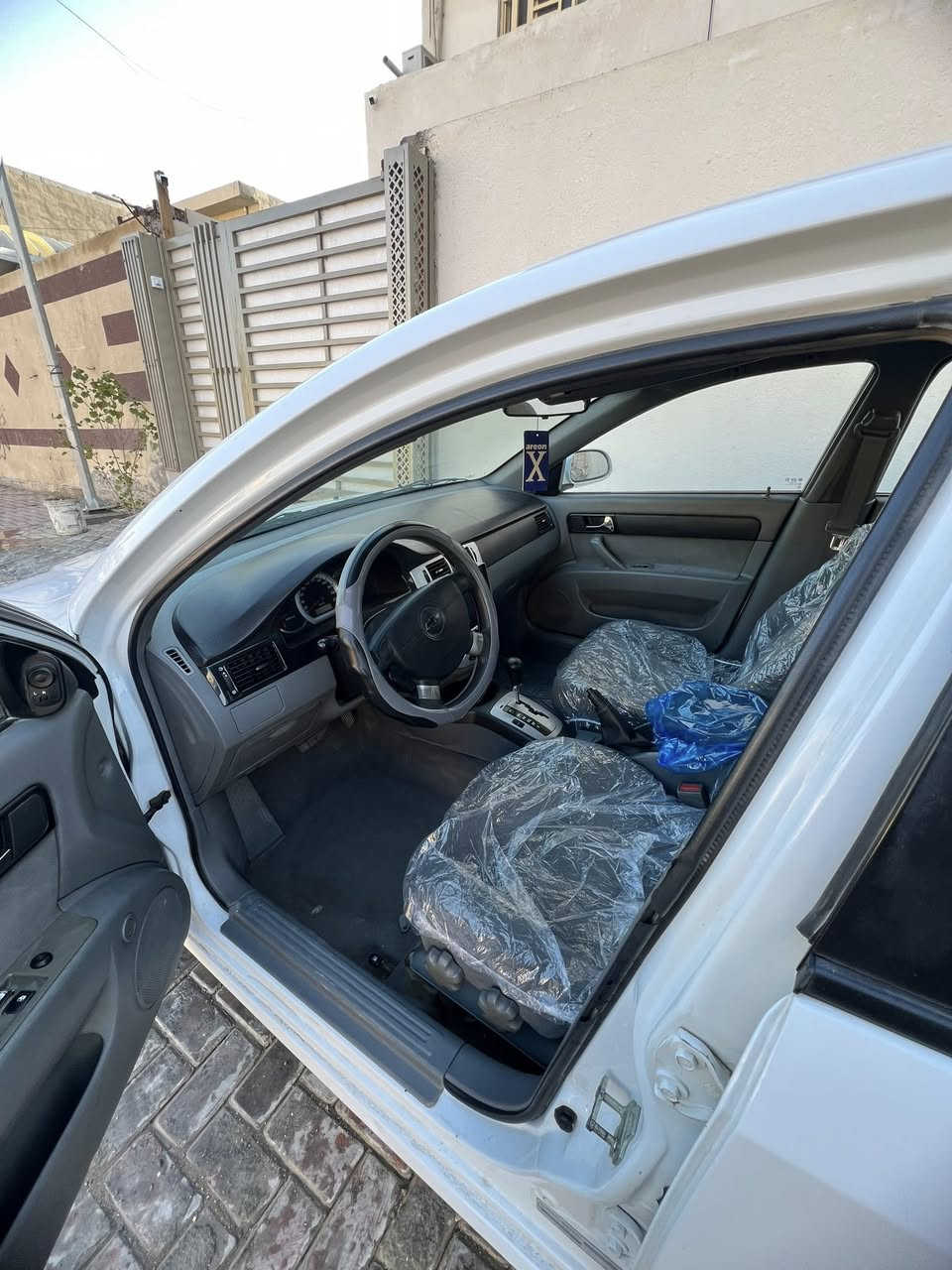 السلام عليكم ورحمة الله وبركاته اوبترا مديل 2011 بيه صبغ كلش بسيط بلداير الخلفي مال جاملغ و شويه من باب ولباقي كفاله سياره احلي من صور جاهزه من كلشي تخم تاير حداديه جديده كير محرك كفاله شاشه و كامرء سعره 88 وبيه مجال كلش بسيط 
***********
