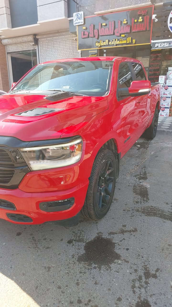 دوج رام فئة سبورت 5700 
موديل 2021
ماشية 109  الف
بأسم شركة أقليم ورقمها دهوك
السيارة كلين بس صار حادث خلفي هنا بغداد بسيط جدا تبديل دعامية خلفية وشوية من قبغ الجنطة انصبغ 
بانوراما 
مرايات جانبية كهرباء وترحيب
دوسة كهرباء 
كشنات جلد الامامي تدفئة وتبريد والستيرن تدفئة 
شاشة كبيرة تيسلا
توقف ذاتي 
حساسات امامي خلفي 
وبعد بيها مواصفات
البطارية مبدلة قبل شهرين AGM

مكان السيارة بغداد الاعظمية 
للاستفسار ***********

