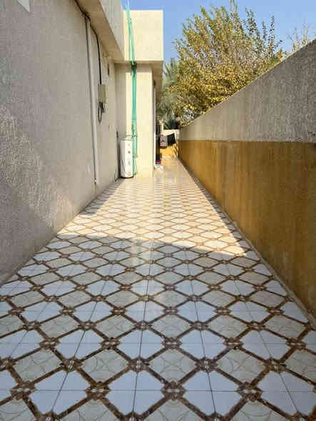 السلام عليكم 
الدار للبيع المساحه الكل 700 متر  يحتوي ع 4 غرف نوم + هول حولي + صاله ضيوف+مطبخ +صحيات داخليه وخارجيه العنوان الراشدية منطقه المراسمه قرب جامع الرقيب الاستفسار اكثر ع الرقم ***********
