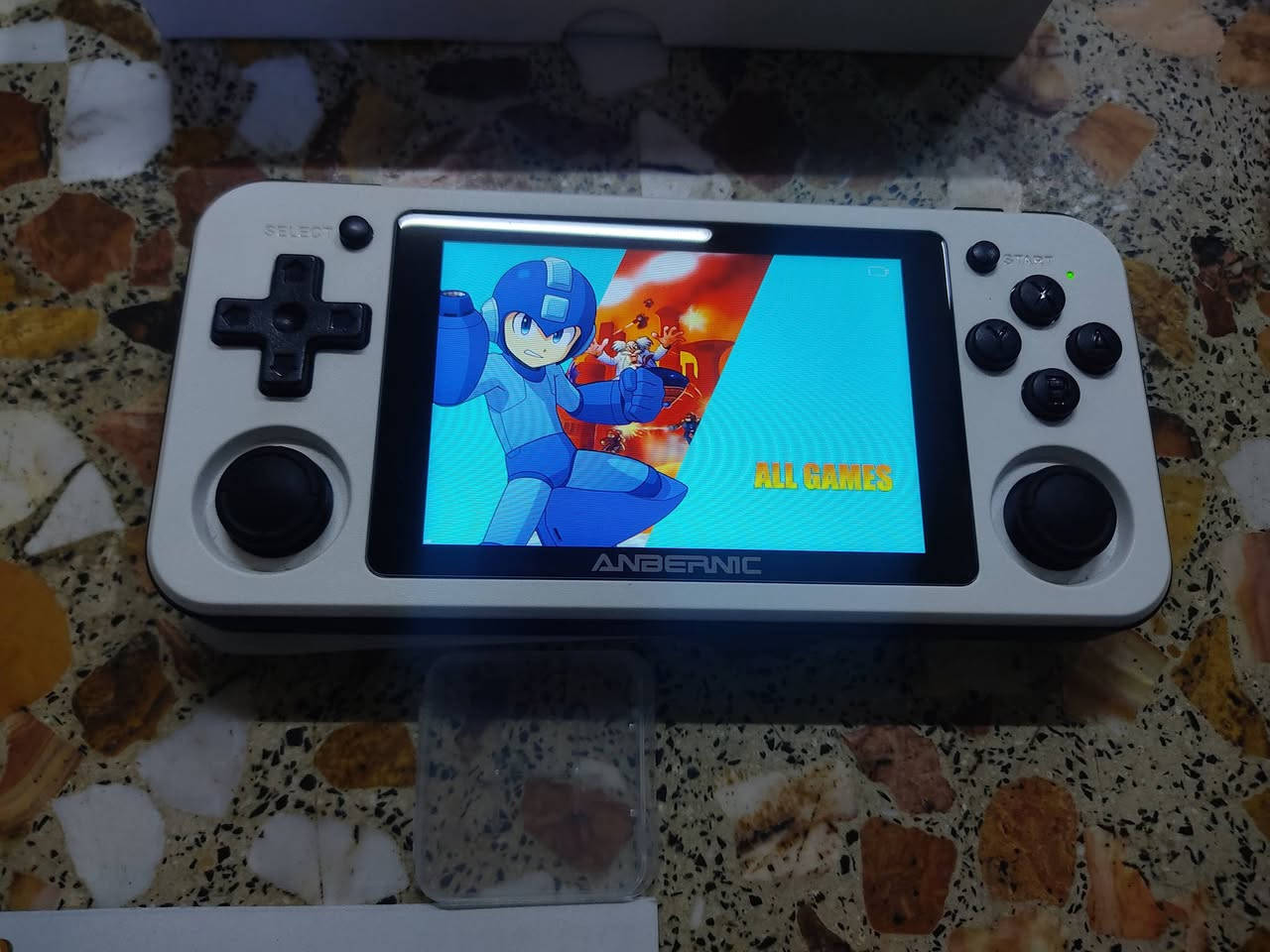 جهاز العاب RG351P
رام 64 گيگا بيه نظام التشغيل ولعبتين
وياه فلاش انترنت
جديد كامل الملحقات 
تفاصيل واضحة بالصور
السعر 35 الف 
متوفر توصيل لجميع محافظات العراق


**إذا كنت صاحب هذا الإعلان وتريد حذفه لأي سبب، رجاءا أرسل رسالة إلى الدعم الفني**