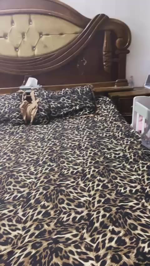 سلام عليكم غرفه صاج للبيع
غرافه جديده و حلوه 
مكاني بغداد 
السعر مليون و 750
النتصال ***********
