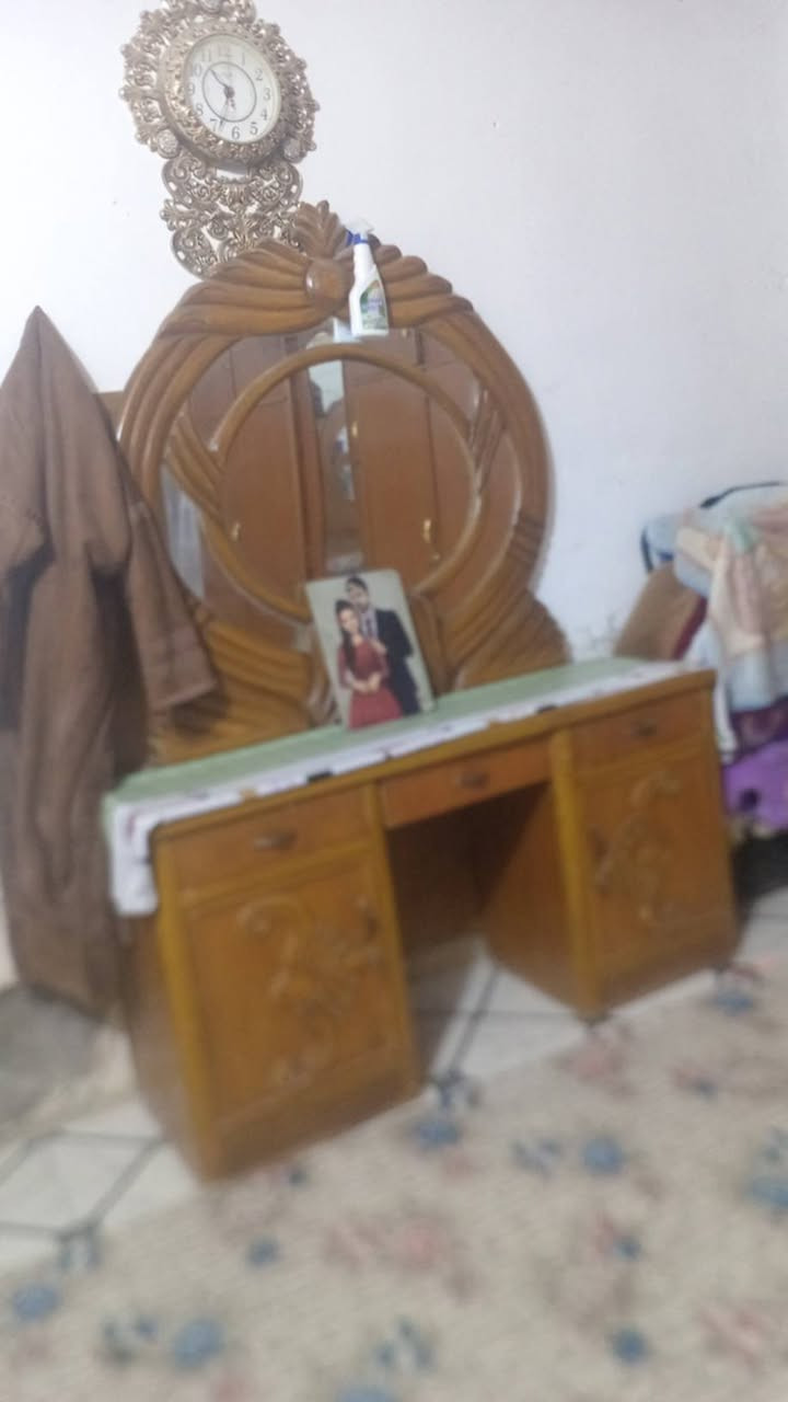 الكشوانيه سعرهرب 30 وابيه مجال والغرفة تسكام بيه فقط الجربايه مكسوره والكنتور موحود200 وابيه مجال هوة بس الكنتور وحدة يسوة 200 والثلاجة سعره ب100 وابيه مجال والغساله جديد بلكارتون سعره ب600 وابيه مجال مكانهن الغرض نجف.


**إذا كنت صاحب هذا الإعلان وتريد حذفه لأي سبب، رجاءا أرسل رسالة إلى الدعم الفني**