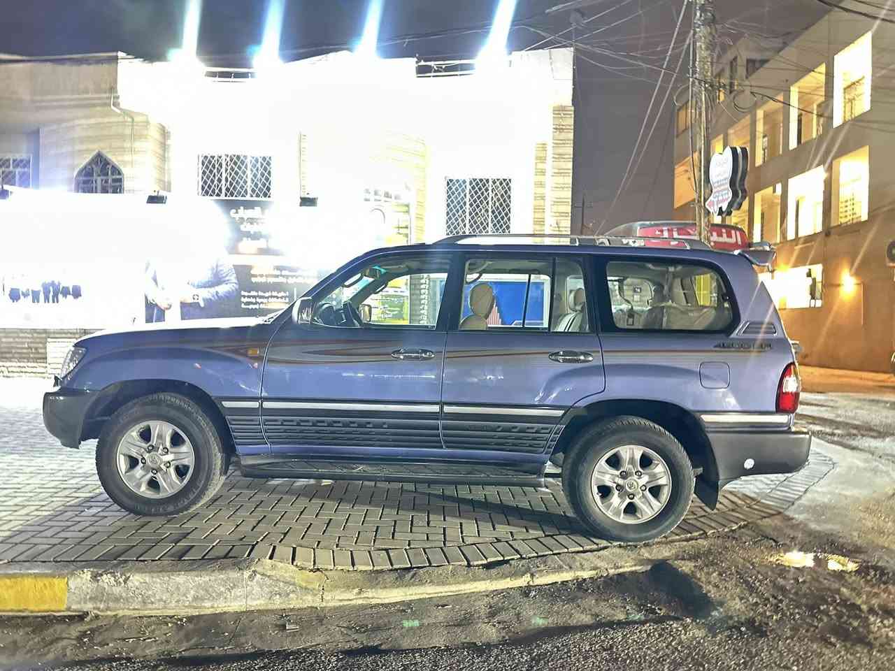 لاندكروز موديل 2007 بلاديه موصفات فول بدون صبغ بدون تبديل بيه باردين صغار وباقي مكفوله كفاله عامه  بدون اي نواقص كير مكينه كفاله السعر 190 ورقه وبيه مجال عنوان بغداد منطقه السيديه استفسار اكثر ***********
