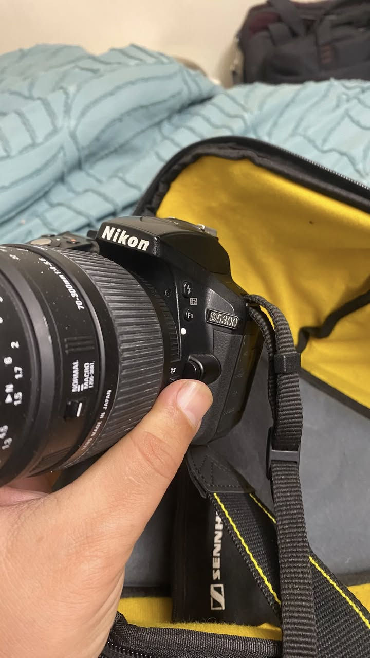 للبيع كاميرات مع نك مايكات استعمال بسيط
كاميرات 
نيكون 5300 و نيكون 3100
عدسات 
18-55 عدد 2 
70-300 عدد 1
نك مايكات
نك مايك بويا واير عدد 2
نك مايك بويا واير لس عدد 1
رامات عدد 2 
بطاريات عدد 2
شاحنات عدد 2
جنط عدد 3 واحدة كبيرة و 2 صغيرات
عنواني بغداد 
للاستفسار ***********
