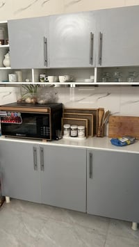 غراض بيت للبيع  كاونتر  طباخ  غساله نص تخم  طبلات  مكنسه  ميز بلازمه ف...