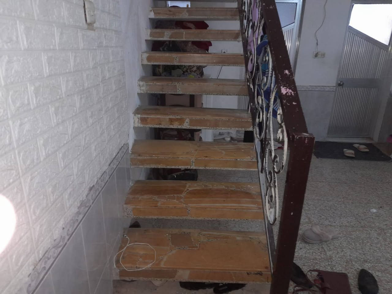 على بركة الله 
بيت طابو زاراعي مساحته ١٢٠م يحتوي على ثلاث

 غرف نوم الطابق الأول استقبال وصاله وغرفه نوم

 مع صحيات
الطابق الاول كونكريت بناء طابوق والأراضي كاشي

الطابق الثاني ثرمستون البيتونه وإحدى الغرف

 عكاده اما الغرفه الثانيه كونكريت مسلح شغل

 ممتاز
 داخليه و خارجيه العنوان كربلاء المقدسة  الحر

 حي سومر٢ له مدخلان الأول من بيت شيخ عطى

 وتدخل والثاني من النهر مقابيل

 عمود ١٠٨ مسافه ١٥٠ م عن تبليط شارع البوبيات

 المنطقه ماء ومجاري وخدمات كامله

ملاحظه المكاتبه مع صاحب الأرض الأصلي 

وما يميزنا هو ذكر السعر والمقابلة الشخصية مع صاحب العقار مباشرة 
              #السعر90مليون
 وقابل لتفاوض للاستفسار اكثر يمكنكم الاتصال أو 

 المراسله على المسنجر و الواتساب برقم 

              ***********

للإطلاع أكثر يمكنكم زيارة صفحة والإعجاب بها
