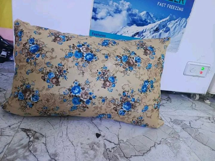 سلام عليكم درزن وجوه مخاد بعشر الف فرشات حسب طلب ***********
