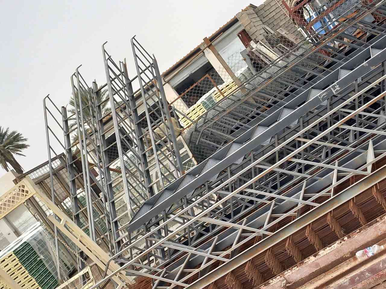 يوجد لدينا كافه انواع الساندويج بنل وكافه الحديد ومشتقاته
  
وأعمال الحداده التفصال بنسب الأسعار

 العنوان الهارونية مجاور مطعم الأرياف 
رقم الهاتف ***********
                 ***********
