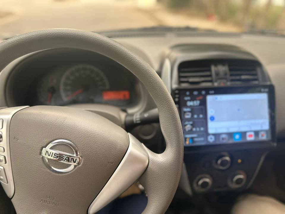 نيسان سني موديل 2024  باسمي  هندي هندي هندي ابو البليته الزركه 
رقم نجف  الدولي الجديد  سونار موجود 
مواصفات 
شاشه 
كامره خلفيه 
داخل عسلي 
تحكم ستيرن  تحكم مري 
يدات نيكل 
سبايدر 
شباك  ابو العلامه الجديده 
اريل جديد انفكيشن 
تجوى بنص
 بيها ضمان  الشركة شركة المهند
وباقي المواصفات معروفه
مكان  النجف ***********
السعر133 ورقة
