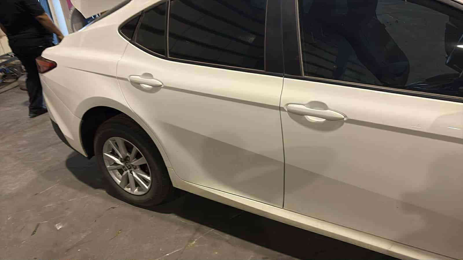 السلام عليكم للبيع كامري هايبرد٢٠٢٥ ماشيه ١١ الف بأسمي بيه صبغ نص جاملغ بدون ماطاك ولا ارباك بيه السعر ٢٢٥ ورقه وبيه شويه مجال ***********
