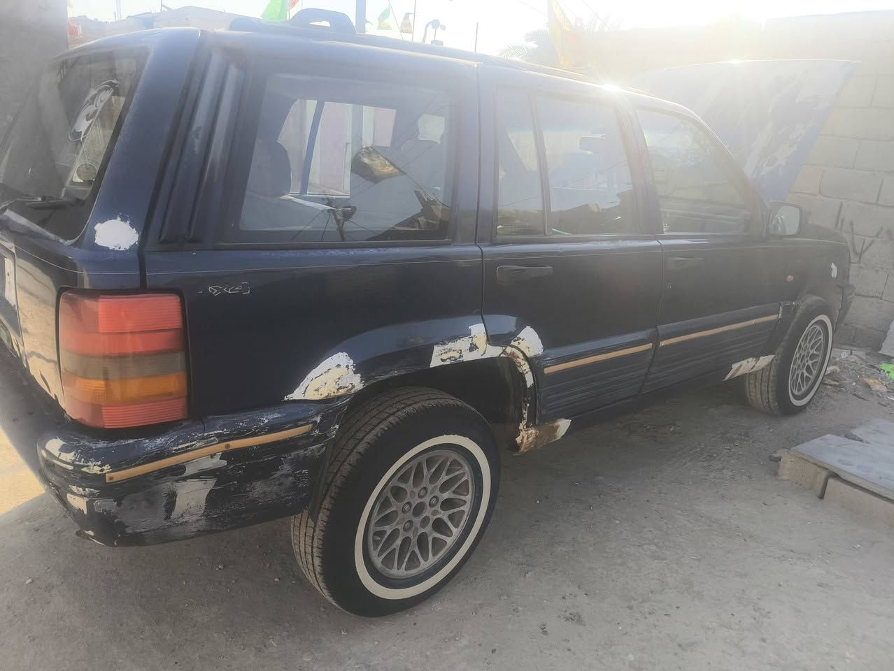 السلام عليكم جيب شيروكي موديل 98رقم بصره مكينه وكير 3000فيفيتي حداده جديده كهربائيات كلهة شغاله وبلاديه تايرات نضاف دواخل نضاف كلش حلوات البدي بي خياسات بسيطه  مكان البصره الهارثه السعر 29بي مجال ***********
