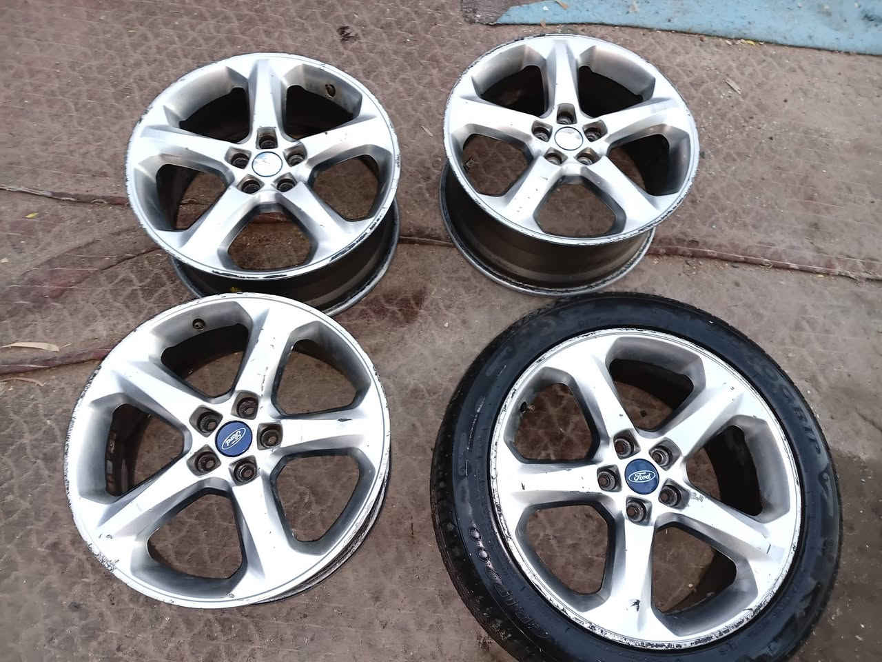200 دينار 
طقم جنطات فورد فيوجن قياس 18 مع حساساتهن 
مع فرده كوشوك وحده 
الموقع جرش ريمون 
0776202028


**إذا كنت صاحب هذا الإعلان وتريد حذفه لأي سبب، رجاءا أرسل رسالة إلى الدعم الفني**