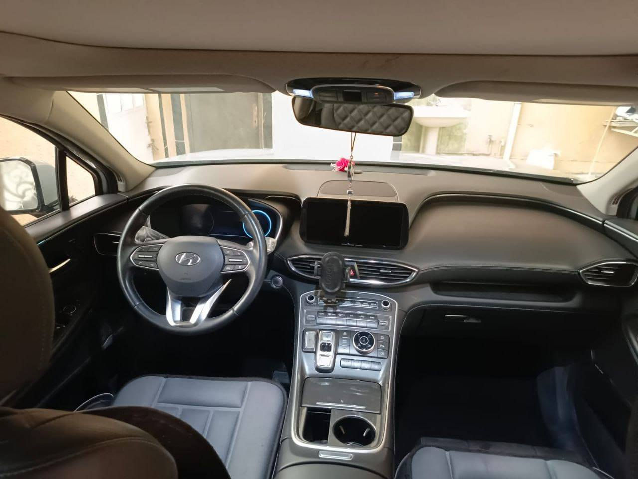 سنتافيا موديل 2023 وارد أمريكي فول مواصفات بانزين هايبرد بلگن حادثها طخة  صغير في الجاملغ السائق وتم تبديله  كامرات تحيط في جميع السيارة  وبالسيارة محرك 1600 تيربو  السياره ماشيه 52 كيلو متر رقمها بغداد انگليزي بأسمي{ غير موجود على إلفيس والماسنجر} الاتصال على هذا رقم بية وتساب *********** العنوان بغداد حي الجهاد منطقة الحمدانية السعر 245 وبيه مجال
