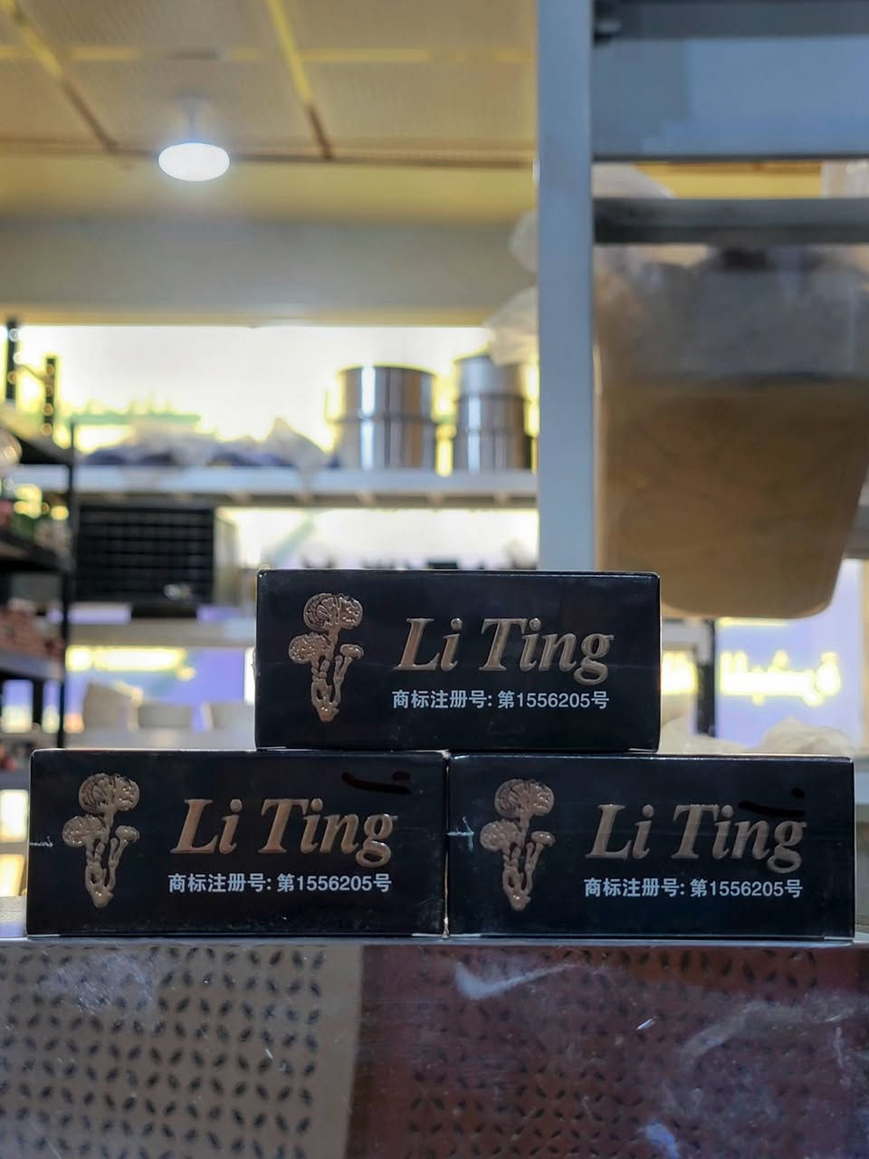 ✨ وصل حديثاً ✨

🧴 كريم وصابونة Li Ting للعناية بالبشرة

مجموعة مميزة تساعدك للحصول على بشرة نظيفة وأكثر صفاء 🌸
الفوائد:

🧼 تنظيف عميق للبشرة

✨ تساعد على تقليل حب الشباب والبثور

🌿 تساعد على تقليل البقع الداكنة وآثار الحبوب

💧 تمنح البشرة نعومة ونضارة

🌸 تساعد على توحيد لون البشرة وإعطائها إشراق طبيعي

📌 طريقة الاستخدام:
تُستعمل الصابونة لتنظيف الوجه يومياً، ثم يوضع الكريم للعناية بالبشرة.
📍 متوفر الآن في

عطارية ابو مصطفى للزيوت الطبيعية

📩 للحجز والاستفسار مراسلتنا على الخاص


**إذا كنت صاحب هذا الإعلان وتريد حذفه لأي سبب، رجاءا أرسل رسالة إلى الدعم الفني**