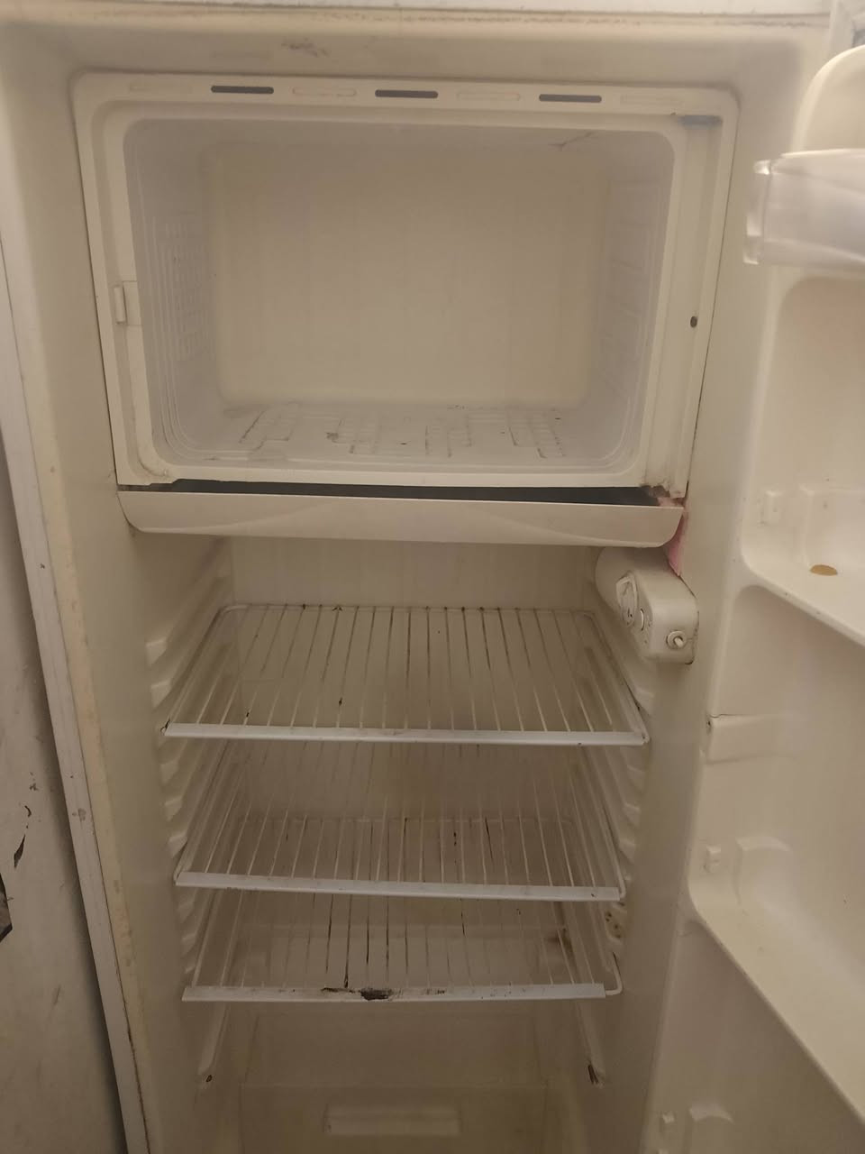 ثلاجه للبيع تجميد فوك وجوه سعر 75 بيه مجال مكاني كنطرةالسلام المدرسي *********** بيه وتساب
