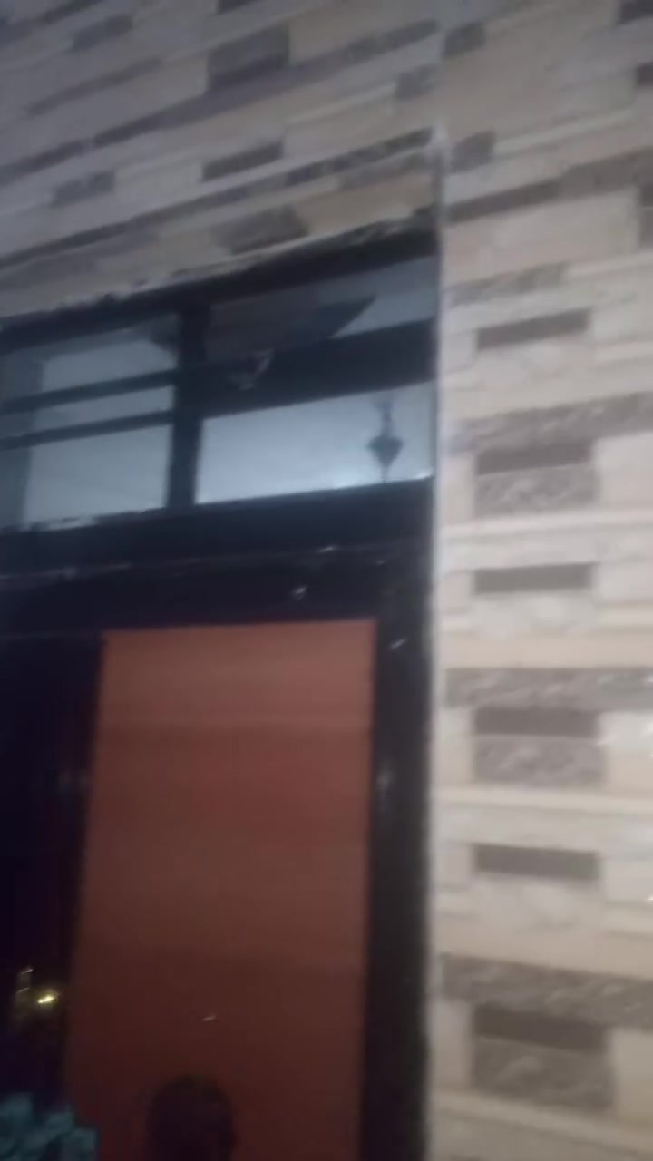 نصف قطعه 55متر الواجهه 5 النزال11بناء حديث 2026 طابقين والثالث بيتونه وسطحين الطابق الثاني غرفتين وخدمات صحيه والطابق الارضي مدخلين صاله وحولي ومطبخ ومنور وخدمات صحيه قطاع 21الكياره مدينة الصدر على جهة مصرف الدم السعر 125 مليون هاتف ***********
