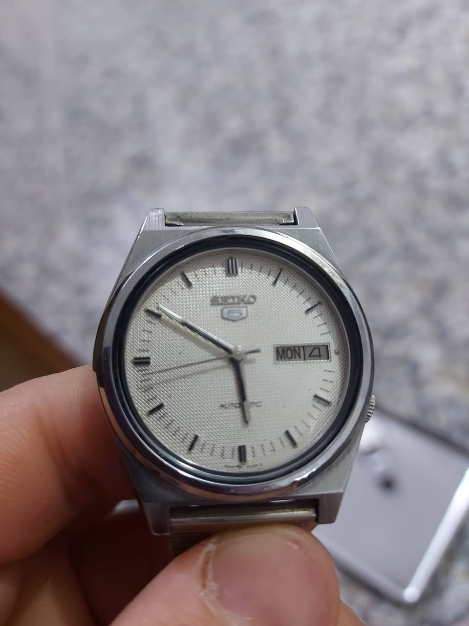 ساعات يابانية اصلية انتاج سبعينات وثمانينات اوتوماتيك يشتغلن نظيفات جدا الشركات سيكو 5 واورينت
الاورينت سعرها ٧٠ الف
السيكو 5  سعرها ٦٠ الف
الي ياخذهن شلع اله خصم


**إذا كنت صاحب هذا الإعلان وتريد حذفه لأي سبب، رجاءا أرسل رسالة إلى الدعم الفني**