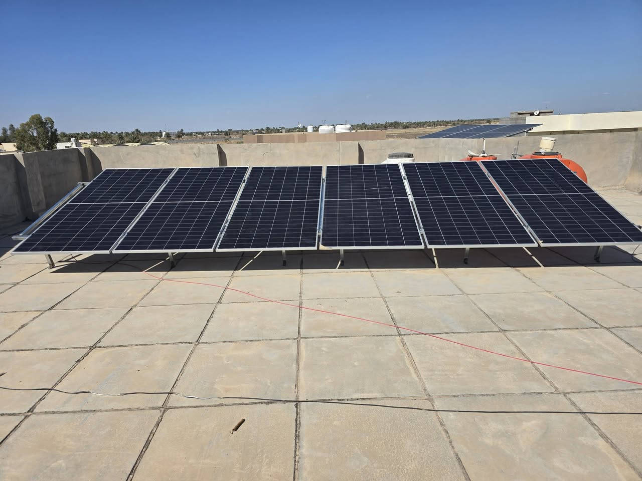 #قضاء.  بعقوبه
تم بعون الله اليوم. 2026/3/13

تنصيب  منظومة طاقه شمسيه 

 امبير نهاري 12/ امبير ليلي/10

تفاصيل المنضومه

الواح طاقة شمسية عدد 6ونجي
انفيرتر 6.2كيلو واط                  
بطاريه ليثيوم 10كيلو              ضمان 5 سنه
بورد حمايه و قواطع DC +AC
اسلاك دي سي دبل عازل

للحجز والاستفسار مراسلة الصفحه
 ***********
