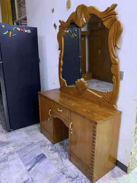 اترخص من مدير محترم الغرفه سته ملحق خشب 5 ملم ضهر جرجوبه نضيفه جدا اي ضرار مابيه داخل وخارج صاج تخت جربايه صاج بلوك الغرفه تفصال درجه اولى نقوش جربايه وميز صاج يدوي سعر 600 رقم هاتف *********** بغداد مكلفه بالنشر اتصال فقط + تخم قنفات 10 مقاعد ب 100
